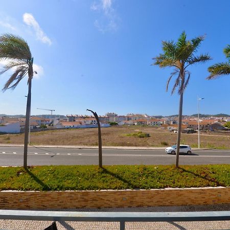 Pebble - 1 Bedroom Apartment Sleeps 5 With Pool & Tennis Court São Martinho do Porto Buitenkant foto