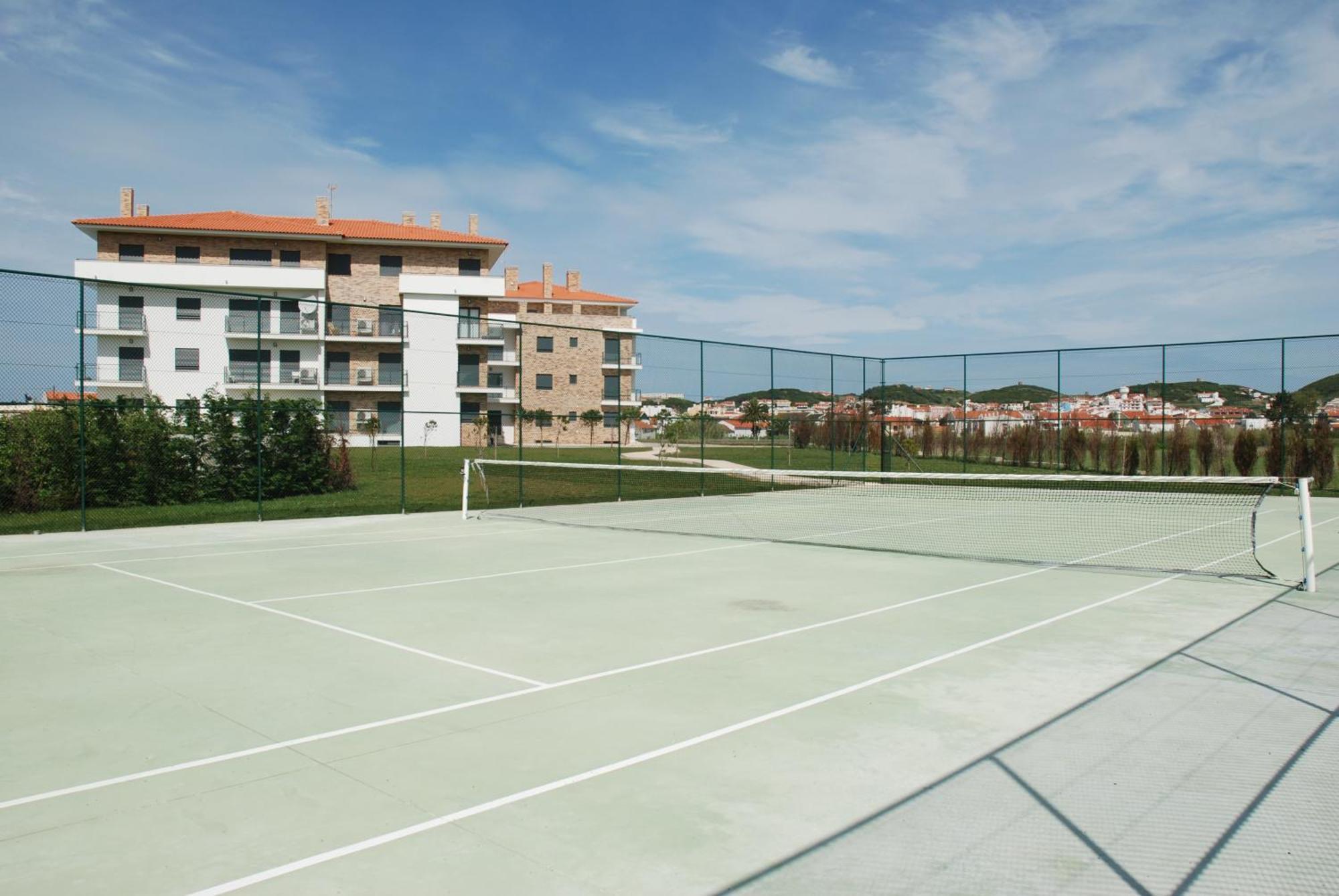Pebble - 1 Bedroom Apartment Sleeps 5 With Pool & Tennis Court São Martinho do Porto Buitenkant foto