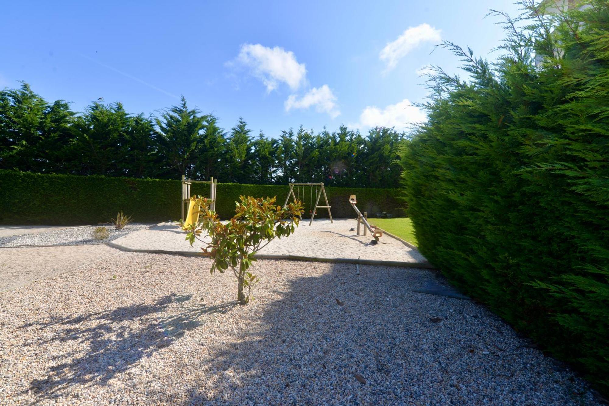 Pebble - 1 Bedroom Apartment Sleeps 5 With Pool & Tennis Court São Martinho do Porto Buitenkant foto