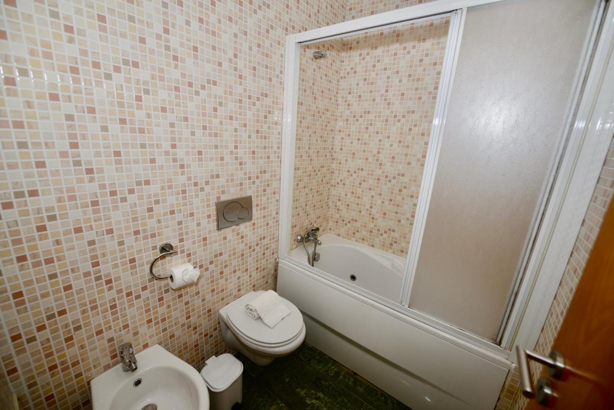 Pebble - 1 Bedroom Apartment Sleeps 5 With Pool & Tennis Court São Martinho do Porto Buitenkant foto