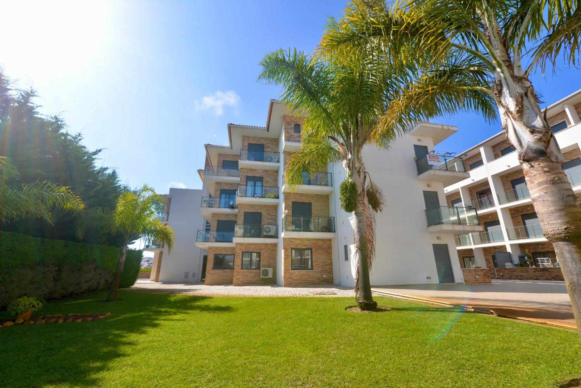 Pebble - 1 Bedroom Apartment Sleeps 5 With Pool & Tennis Court São Martinho do Porto Buitenkant foto