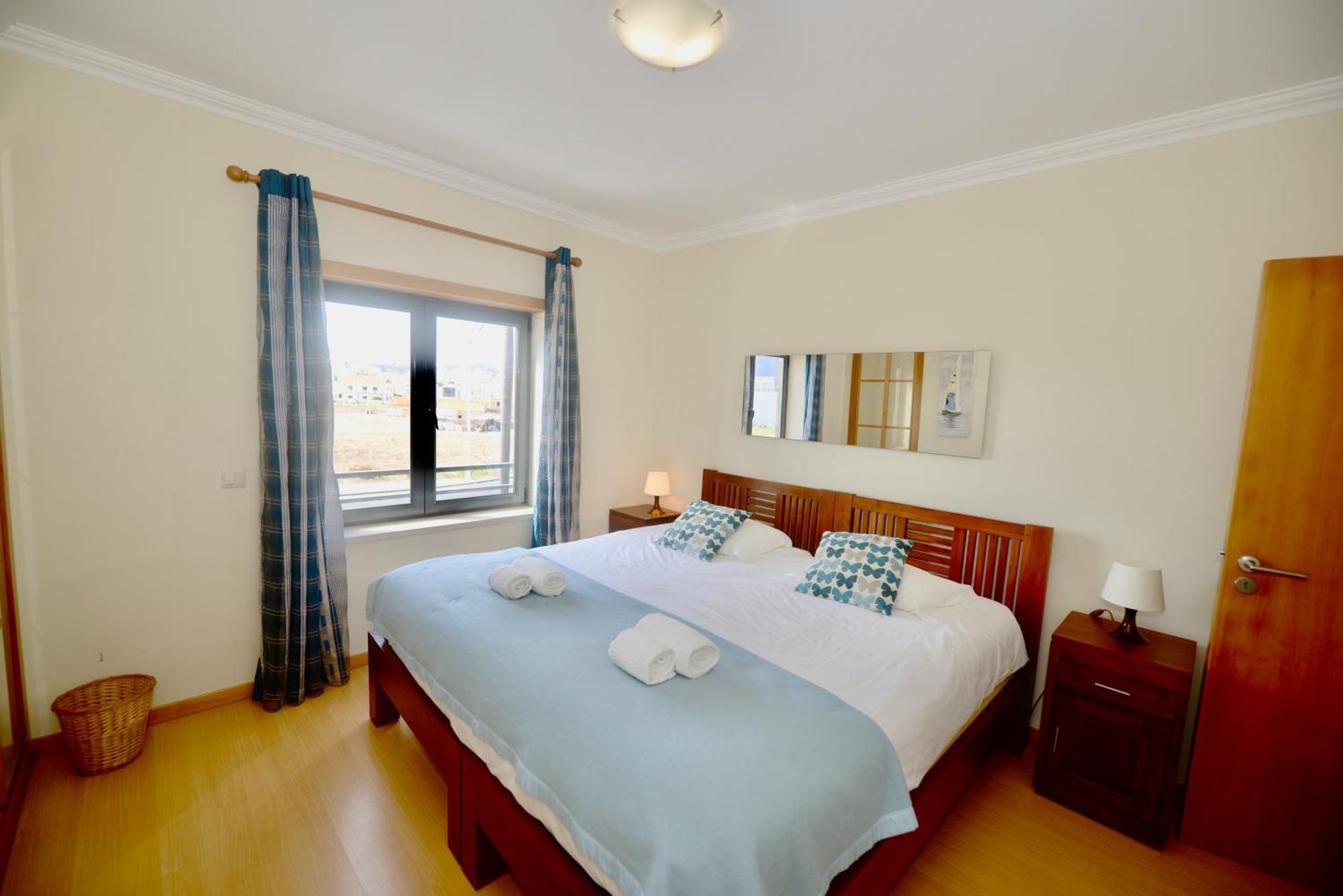Pebble - 1 Bedroom Apartment Sleeps 5 With Pool & Tennis Court São Martinho do Porto Buitenkant foto