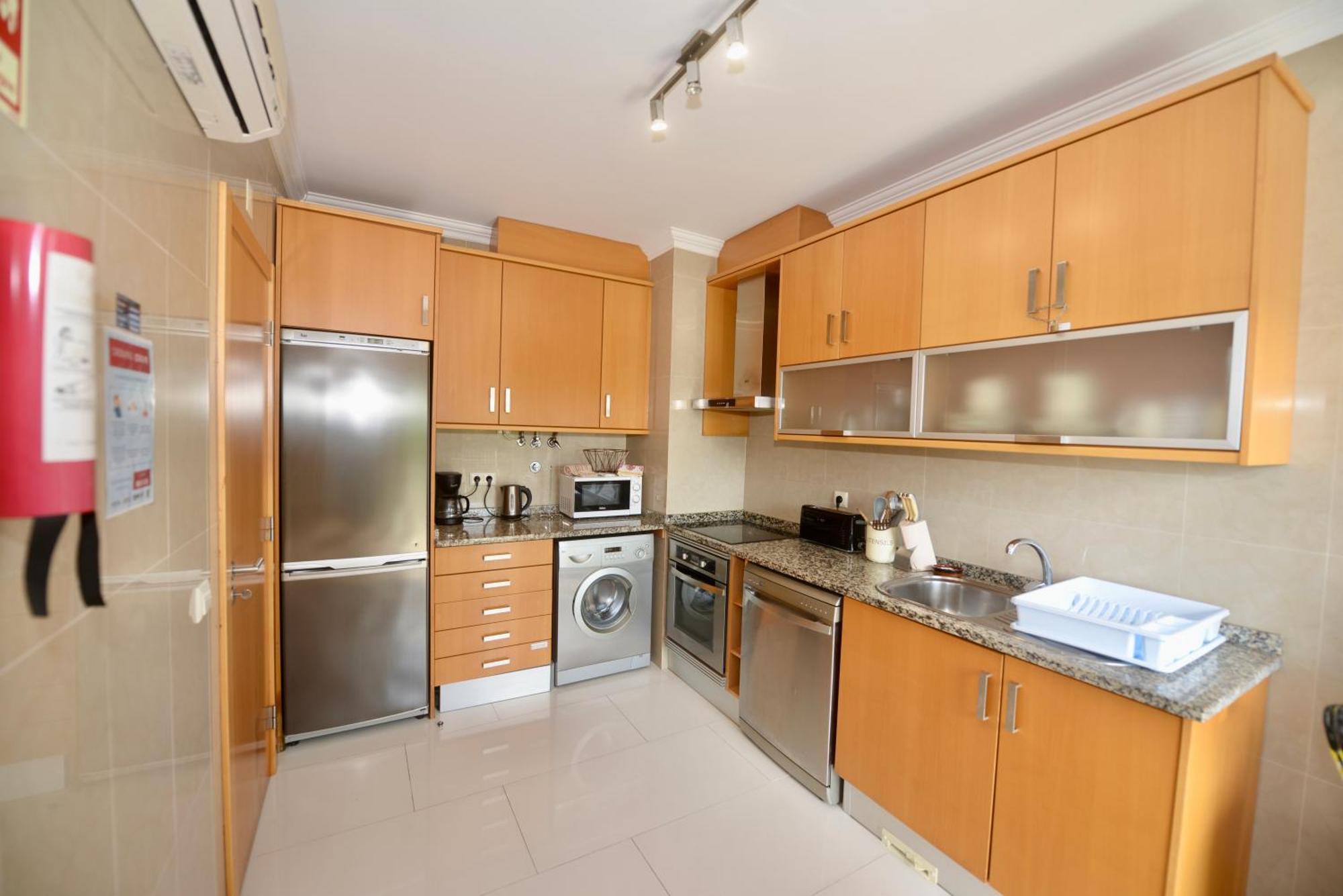 Pebble - 1 Bedroom Apartment Sleeps 5 With Pool & Tennis Court São Martinho do Porto Buitenkant foto
