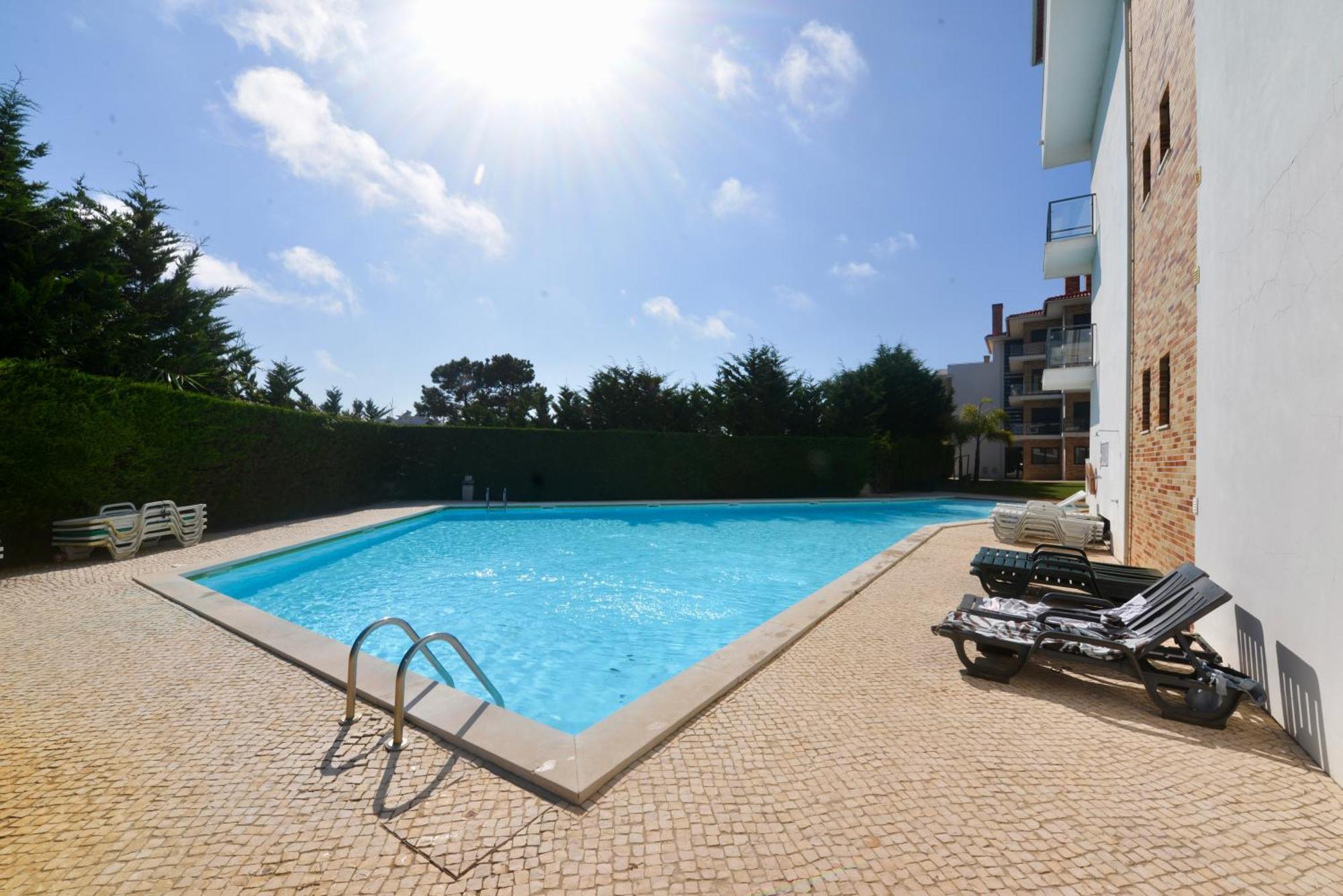 Pebble - 1 Bedroom Apartment Sleeps 5 With Pool & Tennis Court São Martinho do Porto Buitenkant foto