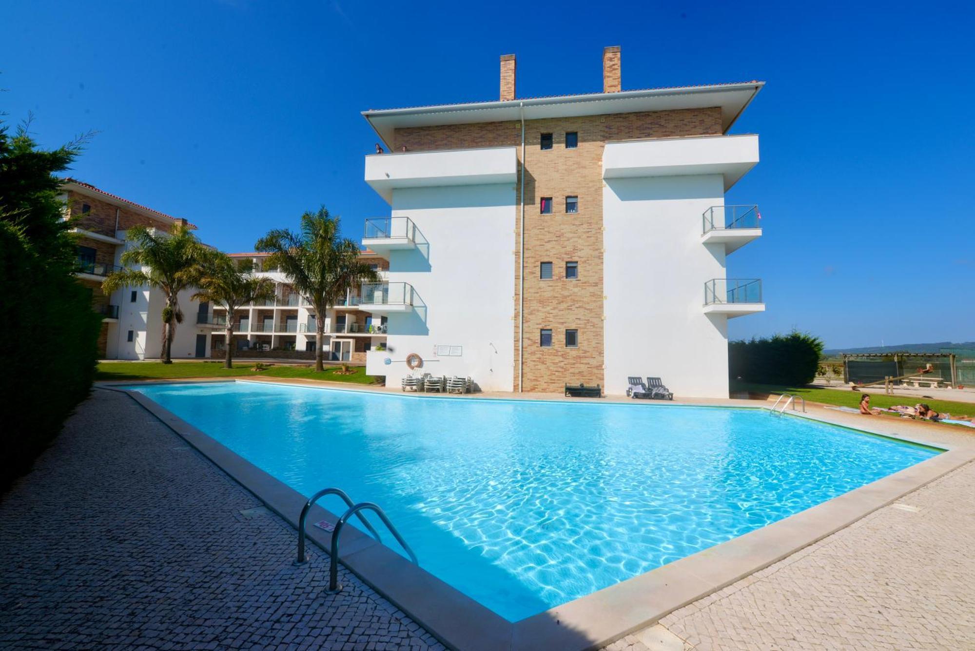 Pebble - 1 Bedroom Apartment Sleeps 5 With Pool & Tennis Court São Martinho do Porto Buitenkant foto
